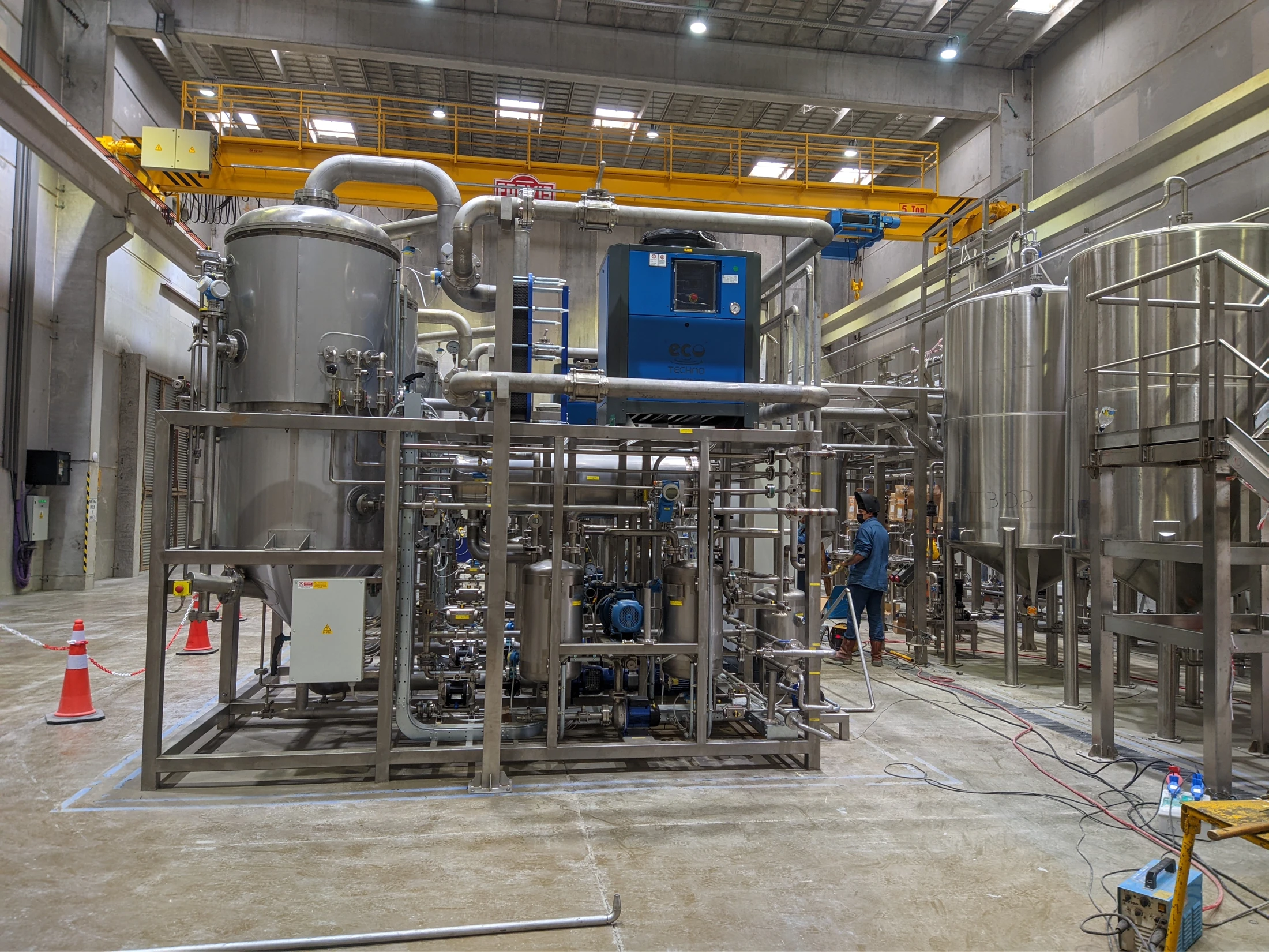 Equipos de proceso durante el montaje en Dioxitek, Formosa.